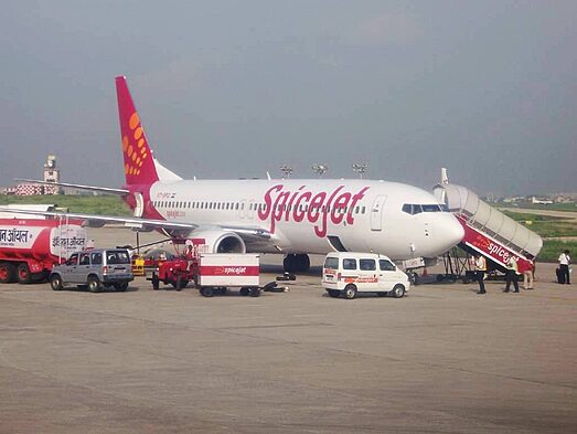 SpiceJet to sack 1,400 employees